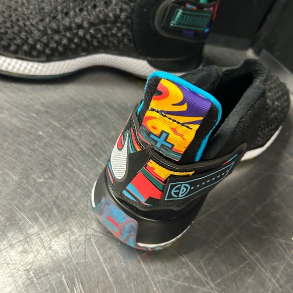 Nike Air Zoom UNVRS Size 8.5 Men - Picture 4 of 15